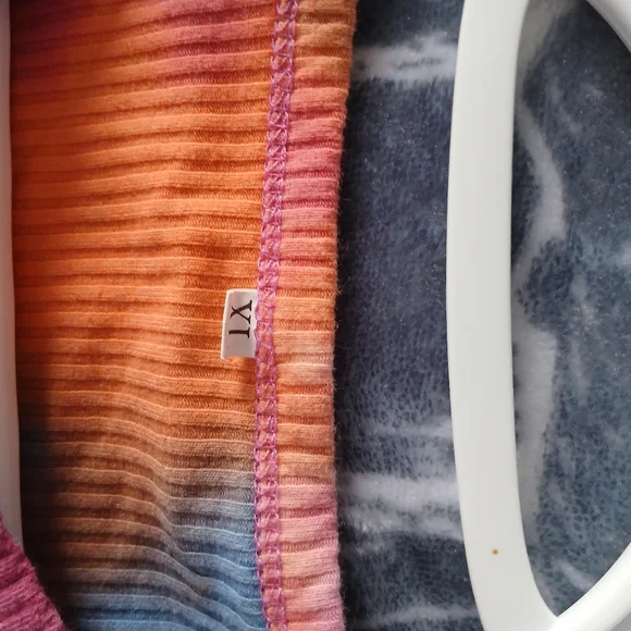 Colorful Tie-Dye Ribbed Crop Top - Picture 4 of 6